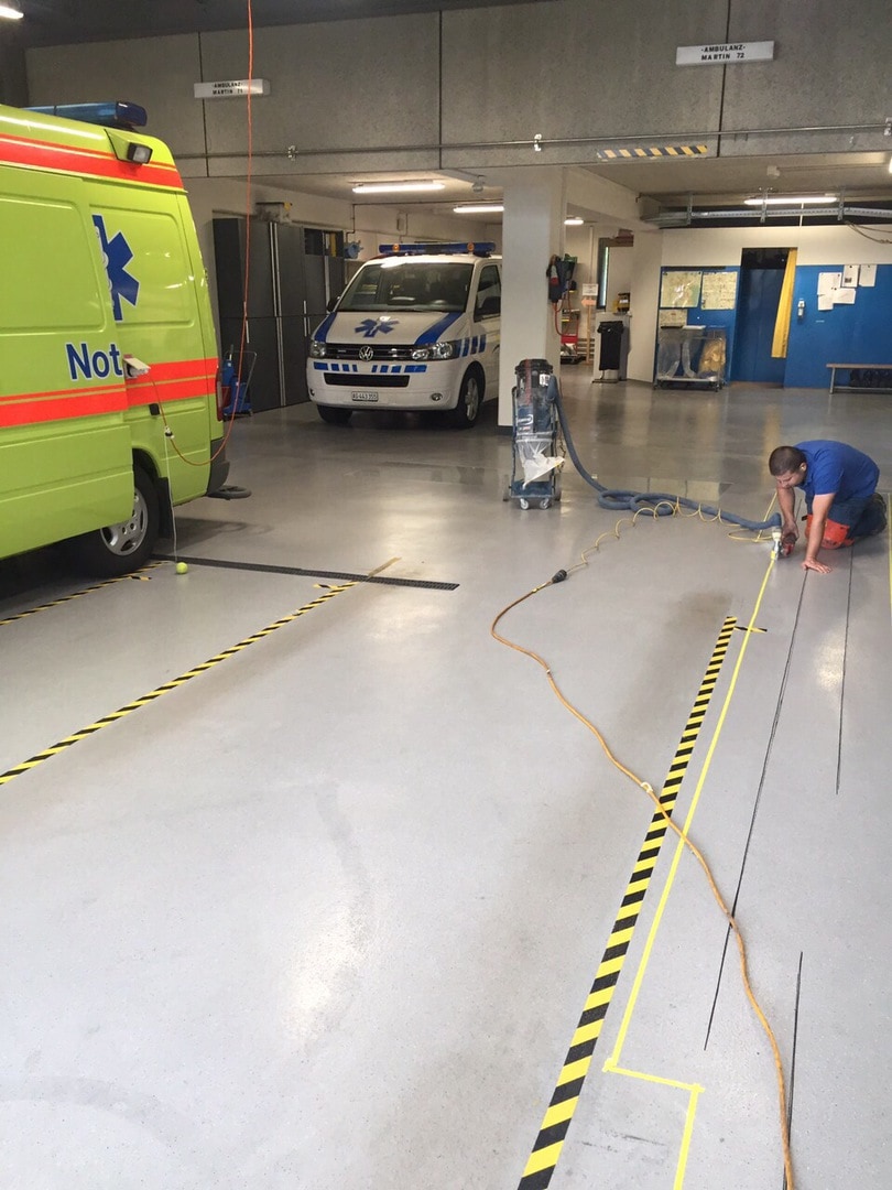Spital Einfahrthalle fugenlos beschichtet | WB-Tech